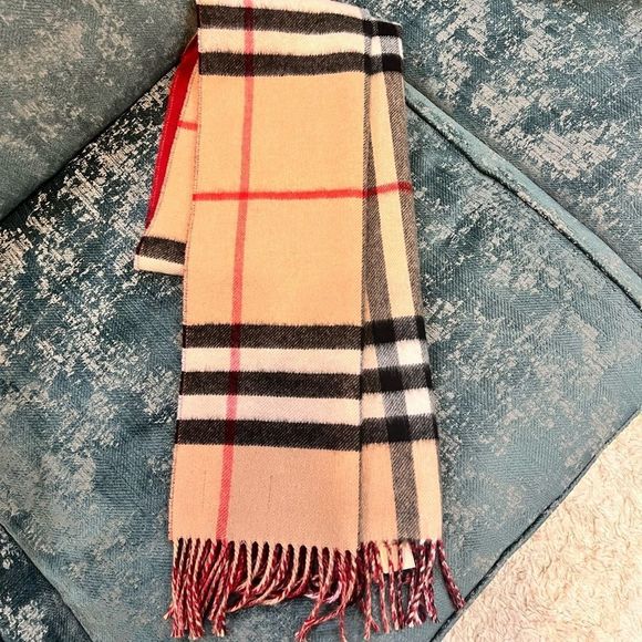 Burberry Cashmere scarf - Picture 1 of 7